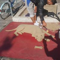 Il cane di sabbia apparso a Pescara nei giorni scorsi