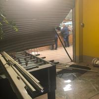 Penne: saracinesca sfondata nella tabaccheria del distributore Agip, a Ponte Sant'Antonio