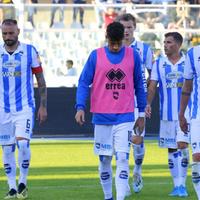 La delusione dei giocatori del Pescara dopo il ko con lo Spezia (foto di Giampiero Lattanzio)