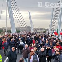L'apertura del nuovo ponte sul Saline (foto di Giampiero Lattanzio)