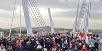 L'apertura del nuovo ponte sul Saline (foto di Giampiero Lattanzio)