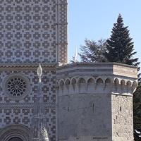 L'aquila/Iran: bandiera bianca sulla Basilica di Collemaggio