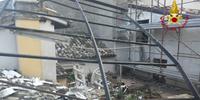 Il crollo nel centro storico di Pianella causato dal forte vento