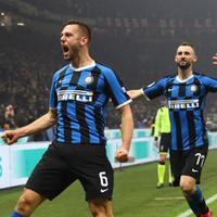 De Vrij e Brozovic due protagonisti del derby di Milano che ha visto l'Inter tornare in testa alla classifica con la Juve