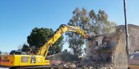 La demolizione dell'edificio ex Enaip (foto di Giampiero Lattanzio)