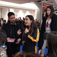 L'incontro della cantante pop con i suoi giovani fan al centro commerciale (fotoservizio di Giampiero Lattanzio)