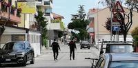 I carabinieri in via Patrizi, a Roseto: indagine su un accoltellamento