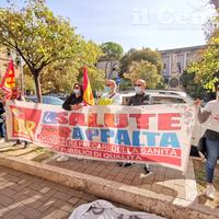 La manifestazione degli operatori sanitari a Pescara (foto G.Lattanzio)