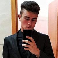 Giuseppe, 18 anni, in una foto del suo profilo Fb