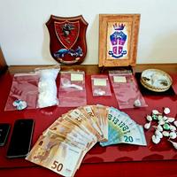 Giulianova, droga e denaro sequestrati dai carabinieri alla Rocca