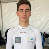 Enzo Trulli, 15 anni, figlio di Jarno, ha vinto al debutto a Dubai in Formula 4