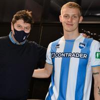 Il 21enne attaccante danese Odgaard con il presidente Sebastiani