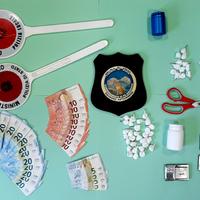 Droga, denaro e altro materiale squestrato dalla polizia