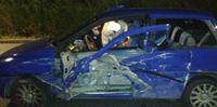 La Lancia Y danneggiata dopo lo scontro con l'autoarticolato