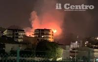 L'incendio di ieri notte su Colle della Vecchia a Montesilvano