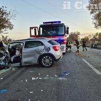 La Mercedes distrutta dopo l'impatto (foto di Federica Roselli)
