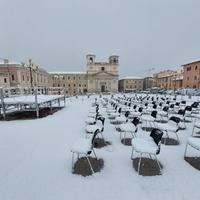 Piazza Duomo all'Aquila ricoperta dalla neve