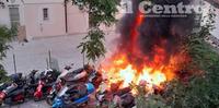 L'incendio di moto e scooter della rivendita (foto ads)