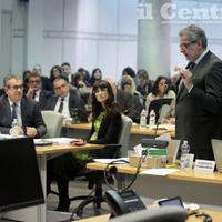 Il procuratore capo Bellelli e i pm Papalia e Benigni in aula (foto G. Lattanzio)