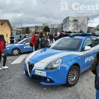 La polizia sul posto dell'accoltellamento (foto R.Pizzi)