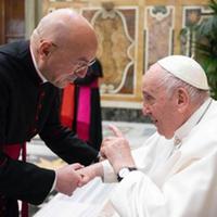 Monsignor Lalli con Papa Francesco (foto da Noixvoi24it)