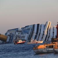 La Costa Concordia dopo l'incidente all'Isola del Giglio