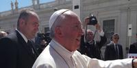 Papa Francesco saluta i familiari del Comitato familiari vittime di Rigopiano
