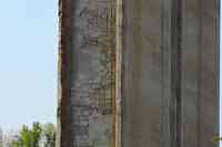 Il pilastro fotografato nelle vicinanze di Ortona, sull'A14