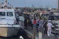 L'arrivo al porto di Giulianova della salma di una delle vittime del peschereccio Eliana (foto Luciano Adriani)