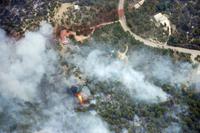 Una ripresa con il drone dell'incendio in corso sul Monte Morrone