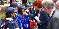 La ministra Fedeli saluta gli studenti a Collurania (foto Luciano Adriani)