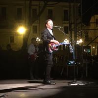 Dodi Battaglia durante il concerto a Lanciano (foto Arnolfo Paolucci)