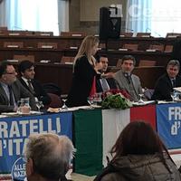 Giorgia Meloni durante l'incontro alla sala consiliare del Comune di Pescara