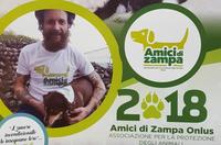Lorenzo Jovanotti con la sua Mou sul calendario di Amici di Zampa