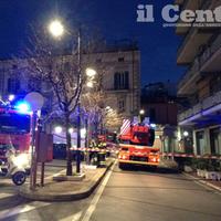 L'intervento dei vigili del fuoco a Palazzo Cirulli di Ortona (foto Alfredo Sitti)