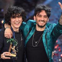 Ermal Meta e Fabrizio Moro, vincitori del 68° Festival di Sanremo (foto ANSA/Claudio Onorato)