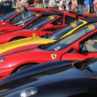 Un raduno delle Ferrari. Oggi e domani grande passione rossa a Sulmona