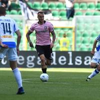 Un momento del match alla Favorita tra Palermo e Pescara finita sul risultato di 1-1