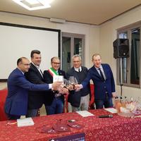Valentino Di Campli (primo a destra) presidente del Consorzio di Tutela dei Vini d’Abruzzo brinda al patto sul rosato