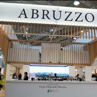 Il padiglione Abruzzo alla 52ma fiera Vinitaly 2018