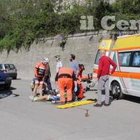 Il ciclista soccorso in via Po (foto di Luciano Adriani)