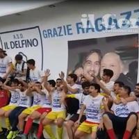 La festa in campo dei calciatori della Delfino Flacco Porto Pescara dopo la gara contro la Fater (foto di Giampiero Lattanzio)