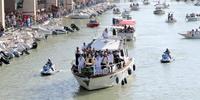 La processione nel fiume (foto di Giampiero Lattanzio)