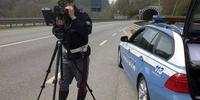 Pattuglia della polizia stradale con tele laser