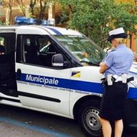 Un mezzo della polizia municipale di Reggio Emilia