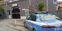 Una volante della polizia all'ospedale di Pescara