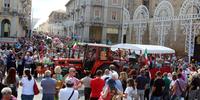 Migliaia di presenze oggi per la sfilata del Dono sul corso di Lanciano (Foto Arnolfo Paolucci)
