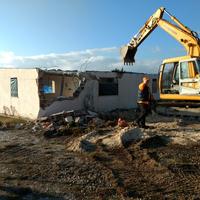 La demolizione di una costruzione abusiva in Abruzzo
