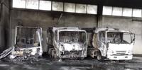 Tre dei mezzi devastati dalle fiamme nel deposito Pastorino al Cogesa