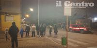 Inquilini in strada in via Tavo a causa della fuga di gas